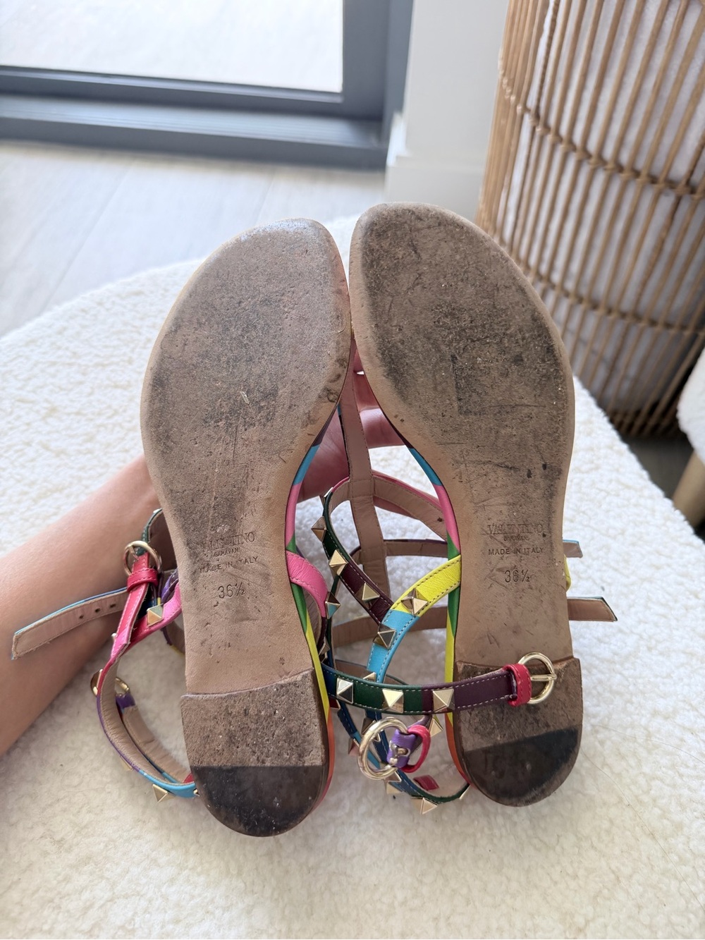 Valentino Garavani Multicolor Chevron Studded T-Strap Sandals - Picture 4 of 4